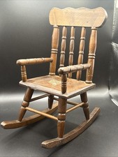 Cadeira de balanço pequena de madeira esculpida à mão para bonecas tesouros vintage etc comprar usado  Enviando para Brazil