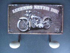 9977680 Rail de Crochet Garde-Robe Métal Moto Legends Never La Vintage 18x23cm comprar usado 9977680 Rail de Crochet Garde-Robe Métal Moto Legends Never La Vintage 18x23cm comprar usado  Enviando para Brazil