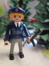 Femme policière agent d'occasion  Viarmes
