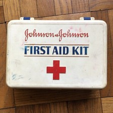 Usado, Kit de primeiros socorros vintage Johnson & Johnson 1979 guia de almofadas band-aids originais comprar usado  Enviando para Brazil