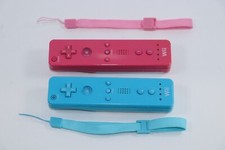 Usado, CONJUNTO REMOTO ORIGINAL DE FÁBRICA NINTENDO WII AZUL ROSA CONTROLE REMOTO DE 2 + ALÇAS RVL-003 comprar usado Usado, CONJUNTO REMOTO ORIGINAL DE FÁBRICA NINTENDO WII AZUL ROSA CONTROLE REMOTO DE 2 + ALÇAS RVL-003 comprar usado  Enviando para Brazil