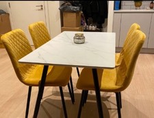 Dinner table 4 for sale  READING