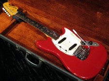 Guitarra elétrica Fender 1966 Mustang vermelha com estojo rígido comprar usado  Enviando para Brazil