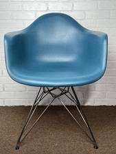 Cadeira Herman Miller Eames Vitra moldada plástico concha braço em fio base Eiffel MCM, usado comprar usado  Enviando para Brazil