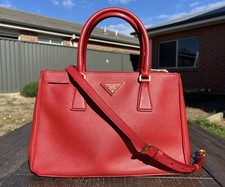 Autêntica bolsa tote Prada Saffiano Lux Galleria couro vermelho zíper duplo, usado comprar usado  Enviando para Brazil