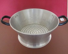 Ancienne passoire egouttoir. d'occasion  Wattrelos