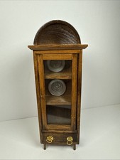Casa de muñecas vintage miniatura escala 1:12 VITRINA DE MADERA GABINETE DE PORCELANA se abre segunda mano  Embacar hacia Mexico