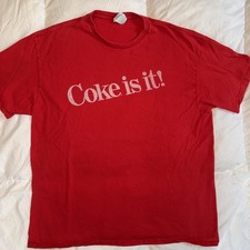 Camiseta Coca Cola “Coke Is It!” Vermelha Tamanho GG comprar usado Camiseta Coca Cola “Coke Is It!” Vermelha Tamanho GG comprar usado  Enviando para Brazil