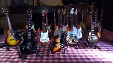 Collezione chitarre miniatura usato  Fosdinovo
