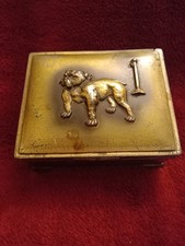 Usado, Antiga caixa de bugigangas de latão com decoração de buldogue para tampa. Forro de madeira. comprar usado Usado, Antiga caixa de bugigangas de latão com decoração de buldogue para tampa. Forro de madeira. comprar usado  Enviando para Brazil