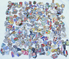 Lot 200 insignes d'occasion  La Tour-du-Pin