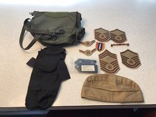 Bolsa e adesivos militares vintage da Força Aérea dos EUA em muito bom estado comprar usado Bolsa e adesivos militares vintage da Força Aérea dos EUA em muito bom estado comprar usado  Enviando para Brazil