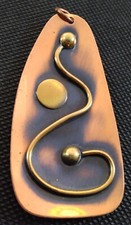 Pingente de arte vintage de cobre e latão - 2 15/16" X 1 7/16", usado comprar usado  Enviando para Brazil