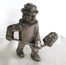 ART DECO/FERRO INDUSTRIAL BOMBEIRO ROBÔ PÁ DE CARVÃO BRINQUEDO PESO PAPEL comprar usado  Enviando para Brazil