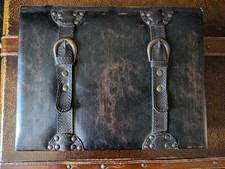 Caixa de livros Tudor de couro marrom inglês comprar usado Caixa de livros Tudor de couro marrom inglês comprar usado  Enviando para Brazil