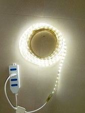 Striscia led bianca usato  Biancavilla