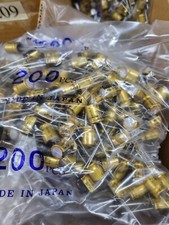 8 VALORES SACOS SELADOS DE FÁBRICA TODOS CAPACITORES RADIAIS NICHICON GOLD AUDIO SERIES comprar usado  Enviando para Brazil