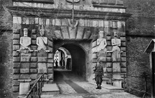 Perpignan historical portal d'occasion  Expédié en Belgium