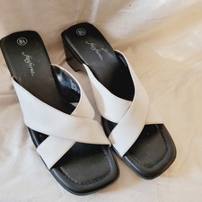 Women shoes sandals for sale  Clinton