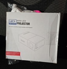 Mini Proyector LED con Soporte y Pantalla de Proyección (Paquete Noche de Cine) segunda mano  Embacar hacia Mexico