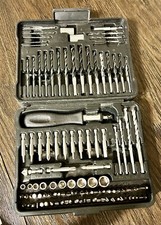 Conjunto de brocas e chaves de fenda BLACK+DECKER e kit de ferramentas de emergência MasterCraft Roadside, usado comprar usado  Enviando para Brazil