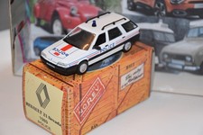 Renault nevada police d'occasion  La Capelle