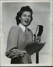1947 Press Photo Mindy Carson, singer on ABC Radio. - mjx14632 comprar usado 1947 Press Photo Mindy Carson, singer on ABC Radio. - mjx14632 comprar usado  Enviando para Brazil