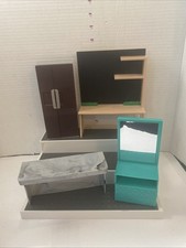 Usado, Lote de móveis para casa de bonecas Lori geladeira balcão mesa vaidade comprar usado  Enviando para Brazil