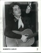 1981 Press Photo Roberto Carlos, cantor e compositor de rock brasileiro., usado comprar usado  Enviando para Brazil