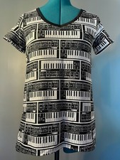 LuLaRoe Gola V Christy T Teclado de Música Branco e Preto Padrão de Piano XXS NOVO SEM ETIQUETAS comprar usado  Enviando para Brazil