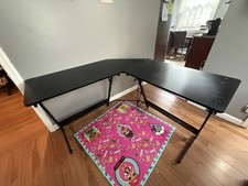 Shape desk for sale  Perth Amboy