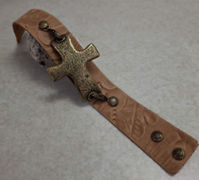 Pulseira de couro estampada com crucifixo cruzado de metal 8" nova sem etiquetas, usado comprar usado  Enviando para Brazil