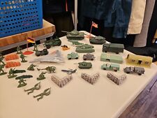 Lote de 39 Veículos Vintage Exército Playset Soldados Suporte Aéreo Bandeiras Tanques Medicinais comprar usado  Enviando para Brazil