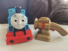 Lanterna Thomas The Train Follow Me controle remoto motorizado luz laser funciona comprar usado Lanterna Thomas The Train Follow Me controle remoto motorizado luz laser funciona comprar usado  Enviando para Brazil