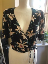 Schwarze kurze wickelbluse gebraucht kaufen  Berlin