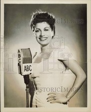 1945 Press Photo Singer Frances Wayne na rádio ABC - KFX43244 comprar usado  Enviando para Brazil