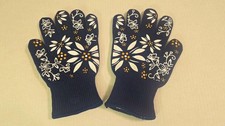 NOVO! Luva segura para forno Temp-tations com detalhes em silicone azul floral, usado comprar usado  Enviando para Brazil