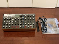 Moog minimoog voyager d'occasion  Expédié en Belgium