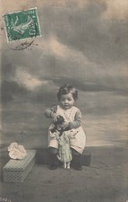 Petite fille poupee d'occasion  Vasles