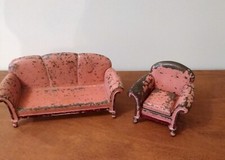 CONJUNTO RARO DE SOFÁ E POLTRONA ANTIGO ARCADE DE FERRO FUNDIDO PARA CASA DE BONECAS comprar usado  Enviando para Brazil
