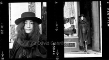Lote 2 negativos 74 Yoko Ono Manhattan NYC sexy esposa de John Lennon antiga 35mm C327 comprar usado  Enviando para Brazil