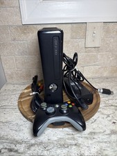 Pacote Microsoft Xbox 360S Slim 4GB/500GB, modelo 1439, 1 controles LIMPOS comprar usado  Enviando para Brazil