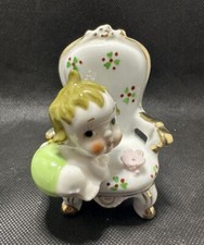 Roupa verde vintage de porcelana para bebê escalada na cadeira - Japão 3 7/8" com acabamento dourado comprar usado  Enviando para Brazil