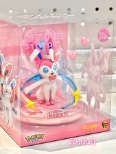 Boneco Funism Pokémon Series genuíno -SYLVEON - Mini brinquedo estatueta quente comprar usado  Enviando para Brazil