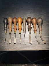 Usado, Lote antigo vintage de 8 ferramentas de trabalho de couro com cabo de madeira Gomph e outras comprar usado Usado, Lote antigo vintage de 8 ferramentas de trabalho de couro com cabo de madeira Gomph e outras comprar usado  Enviando para Brazil