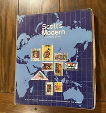 Álbum de estampillas del mundo moderno de Scott con 400+ estampillas de Estados Unidos y extranjeras años 70 y anteriores segunda mano  Embacar hacia Mexico
