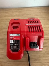 Chargeur quasi milwaukee d'occasion  La-Plaine-Saint-Denis