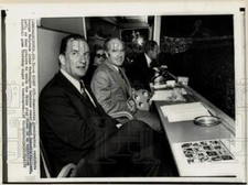 1972 Press Photo George McGovern e Edward Williams assistir jogo Redskins em DC comprar usado  Enviando para Brazil