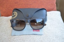 Vendo occhiali sole usato  Sarno