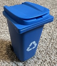 Mini lata de lixo de plástico azul reciclagem lápis e caneta suporte mesa comprar usado Mini lata de lixo de plástico azul reciclagem lápis e caneta suporte mesa comprar usado  Enviando para Brazil